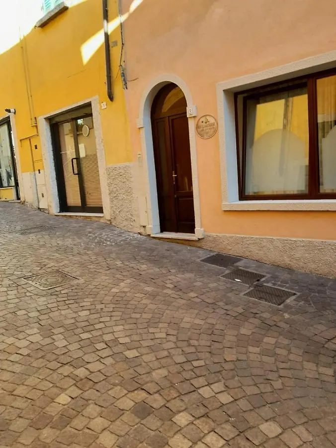 Holiday home Martalagattahome San Felice del Benaco Italy